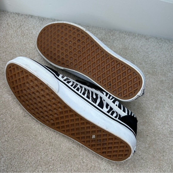 Vans Men 5.5/ women 7 Old Skool Classic Black and White zebra Sneakers - Picture 8 of 9